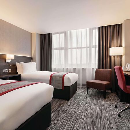 Ramada By Wyndham Leeds East Hotel Kültér fotó
