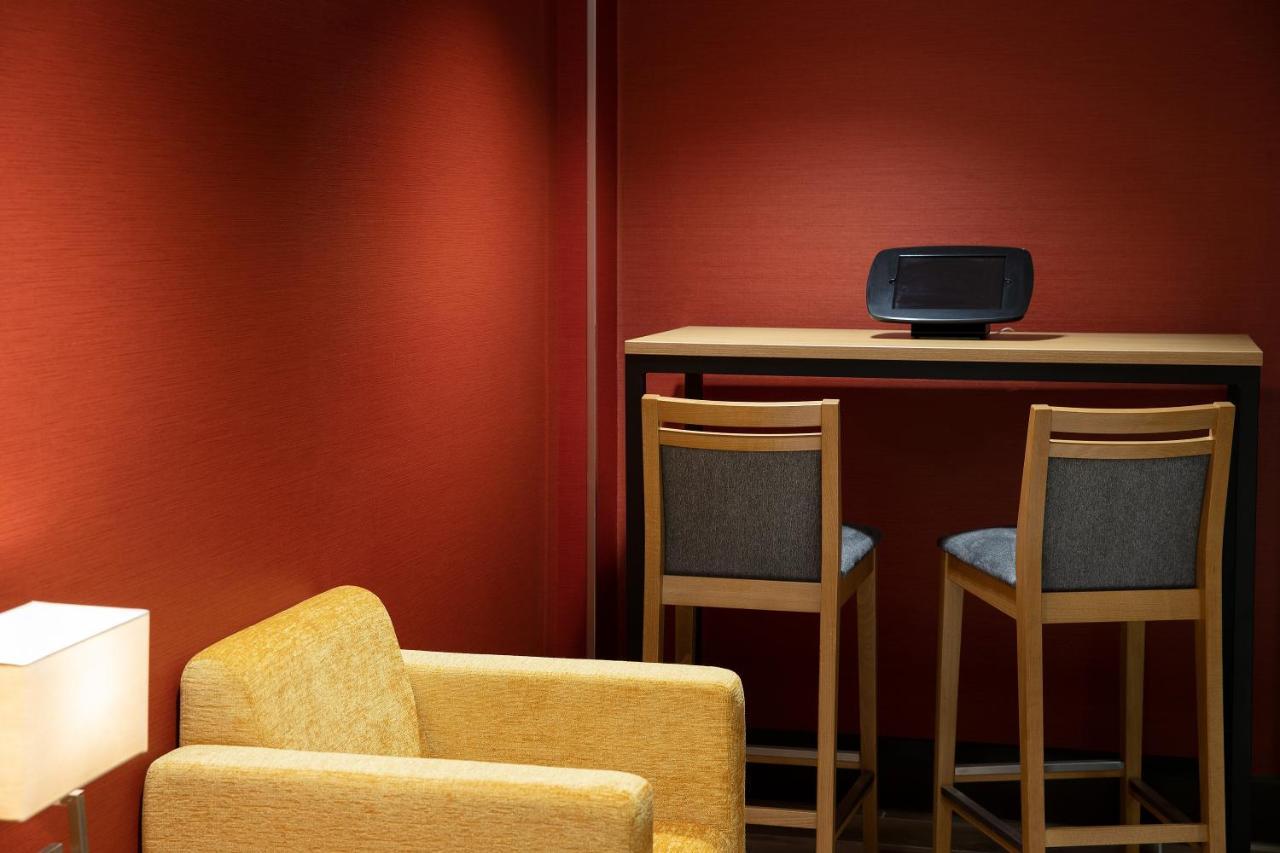 Ramada By Wyndham Leeds East Hotel Kültér fotó