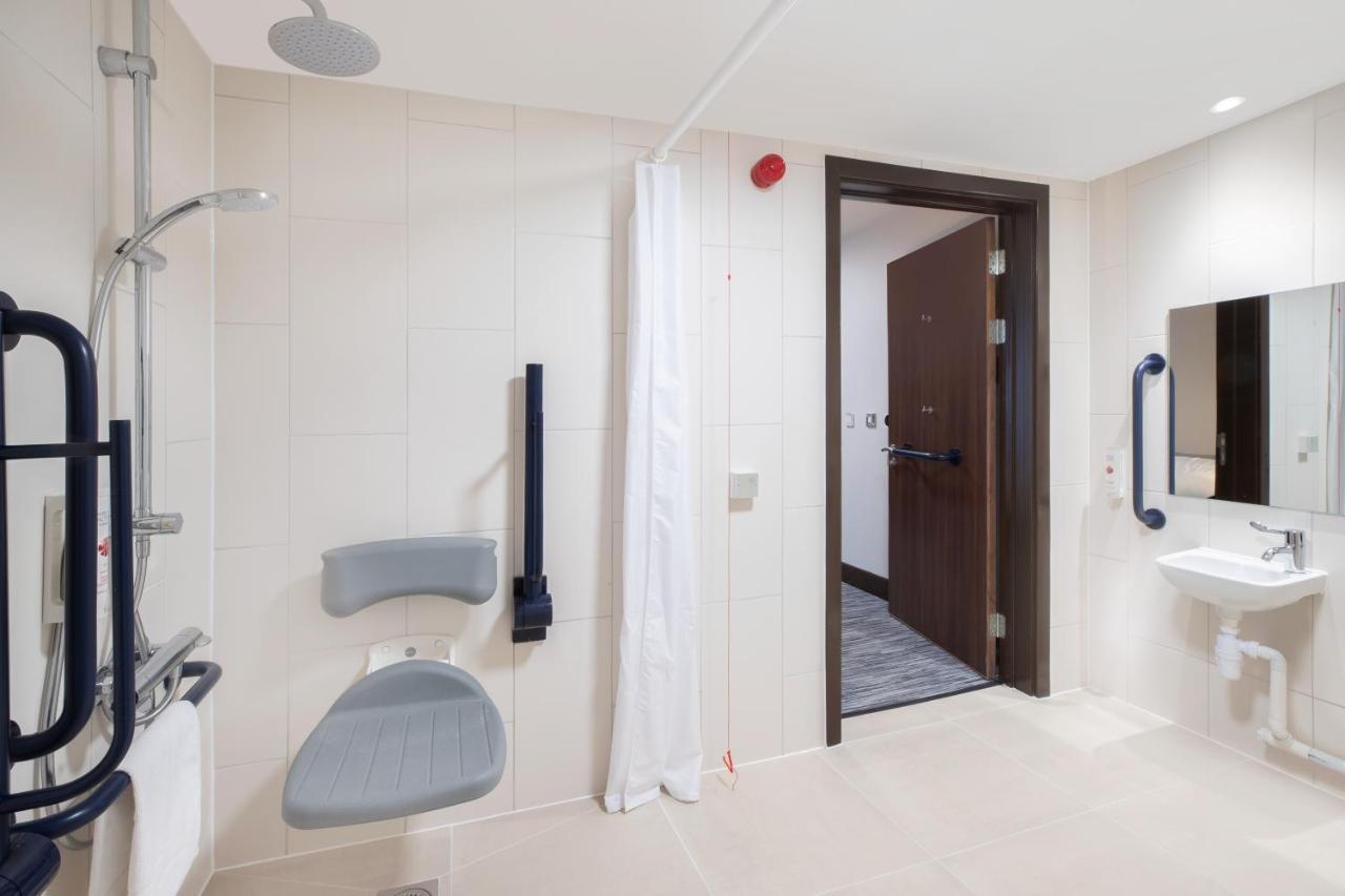 Ramada By Wyndham Leeds East Hotel Kültér fotó