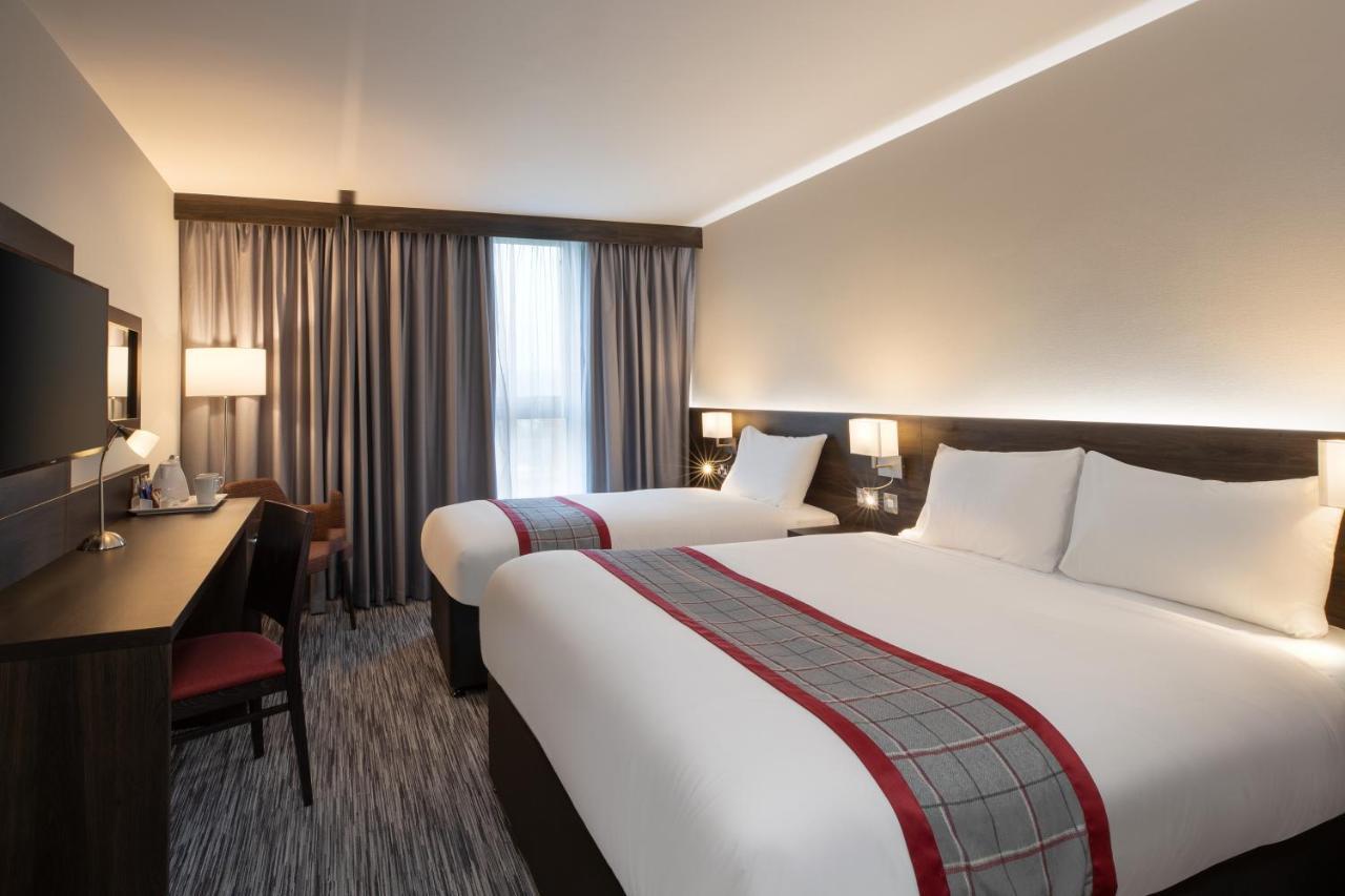 Ramada By Wyndham Leeds East Hotel Kültér fotó
