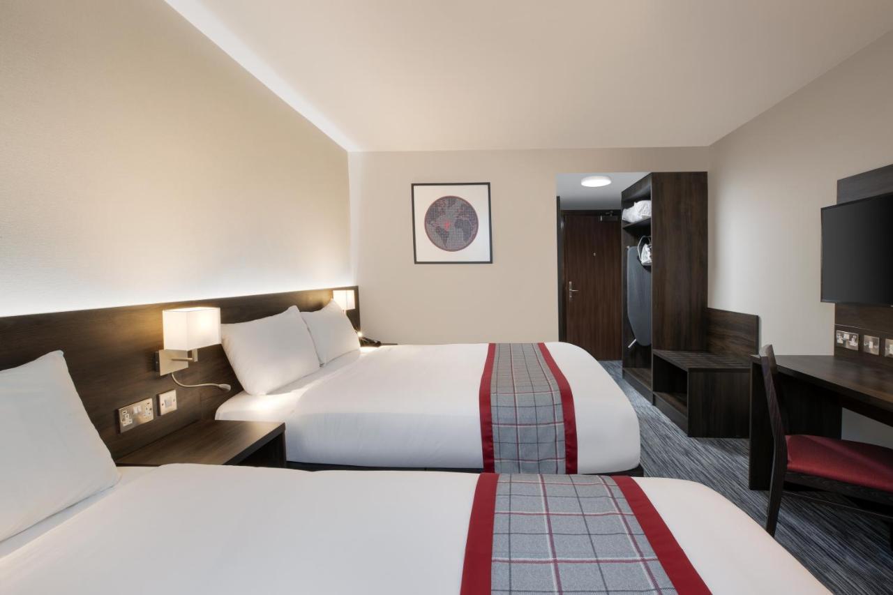 Ramada By Wyndham Leeds East Hotel Kültér fotó