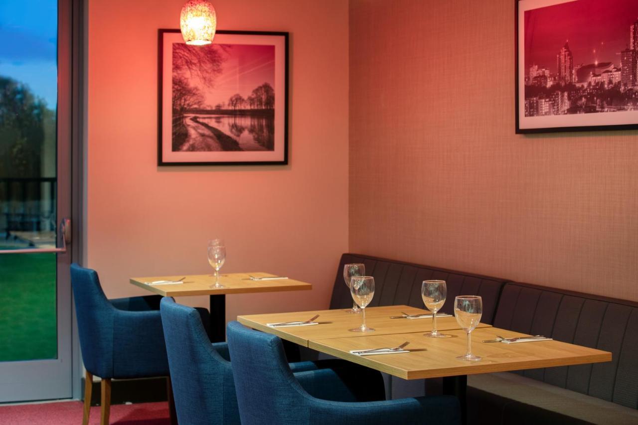 Ramada By Wyndham Leeds East Hotel Kültér fotó