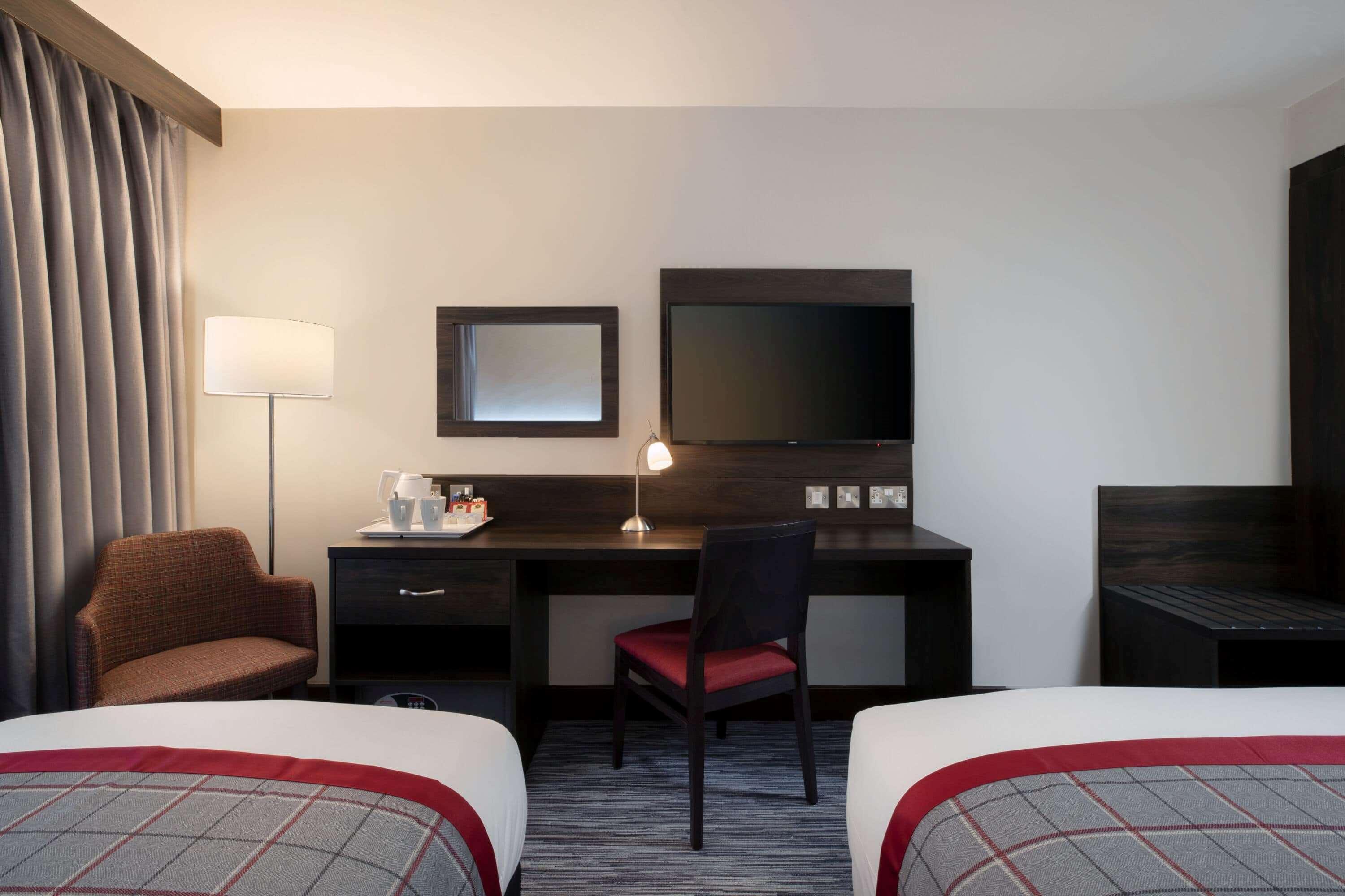 Ramada By Wyndham Leeds East Hotel Kültér fotó