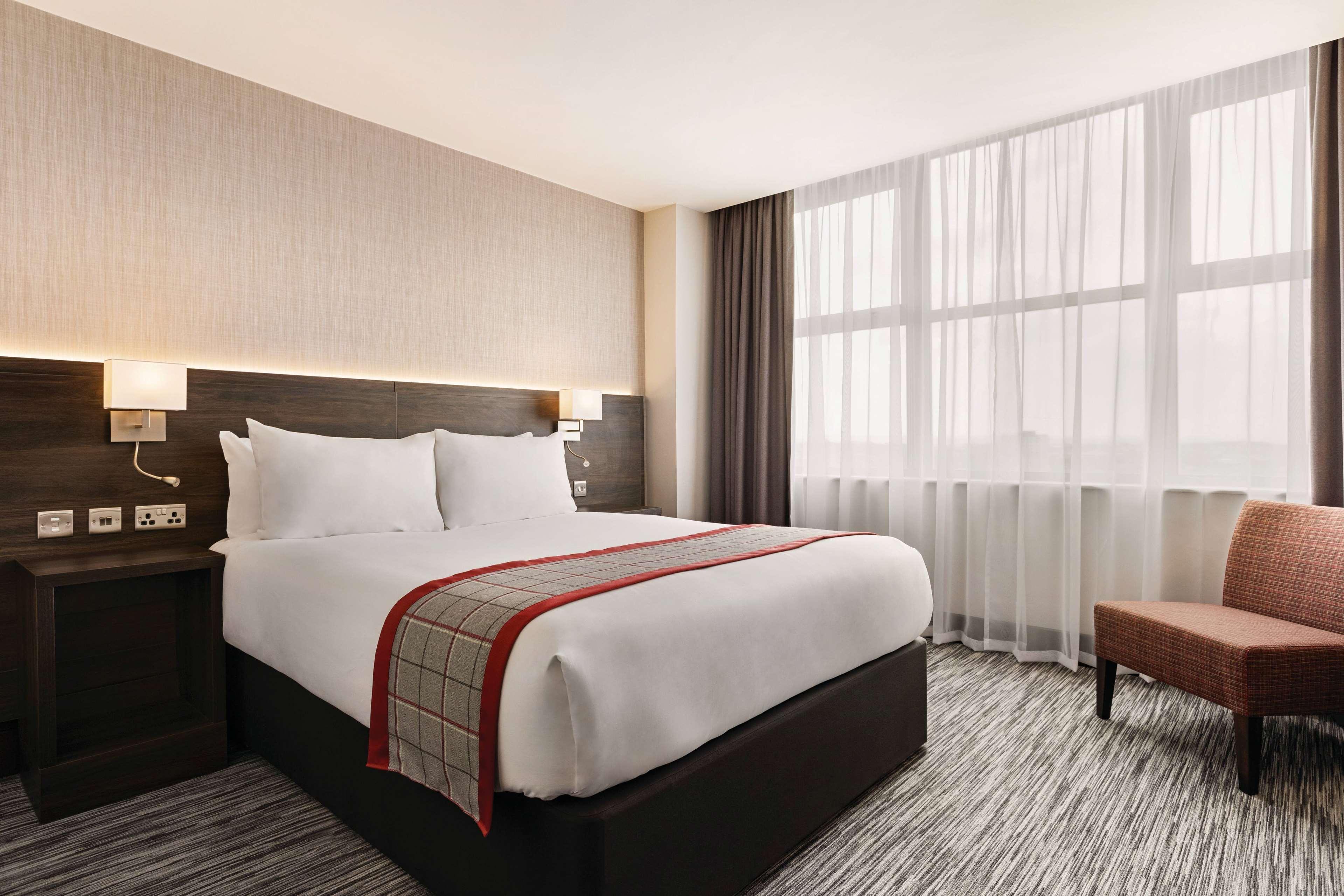 Ramada By Wyndham Leeds East Hotel Kültér fotó